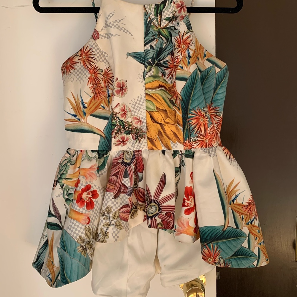 Cameo c/o floral top